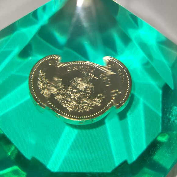 Royal Mint 3.25" Diamond Gem Paper Weight 1 Pound 1992 British Coin - Picture 2 of 3